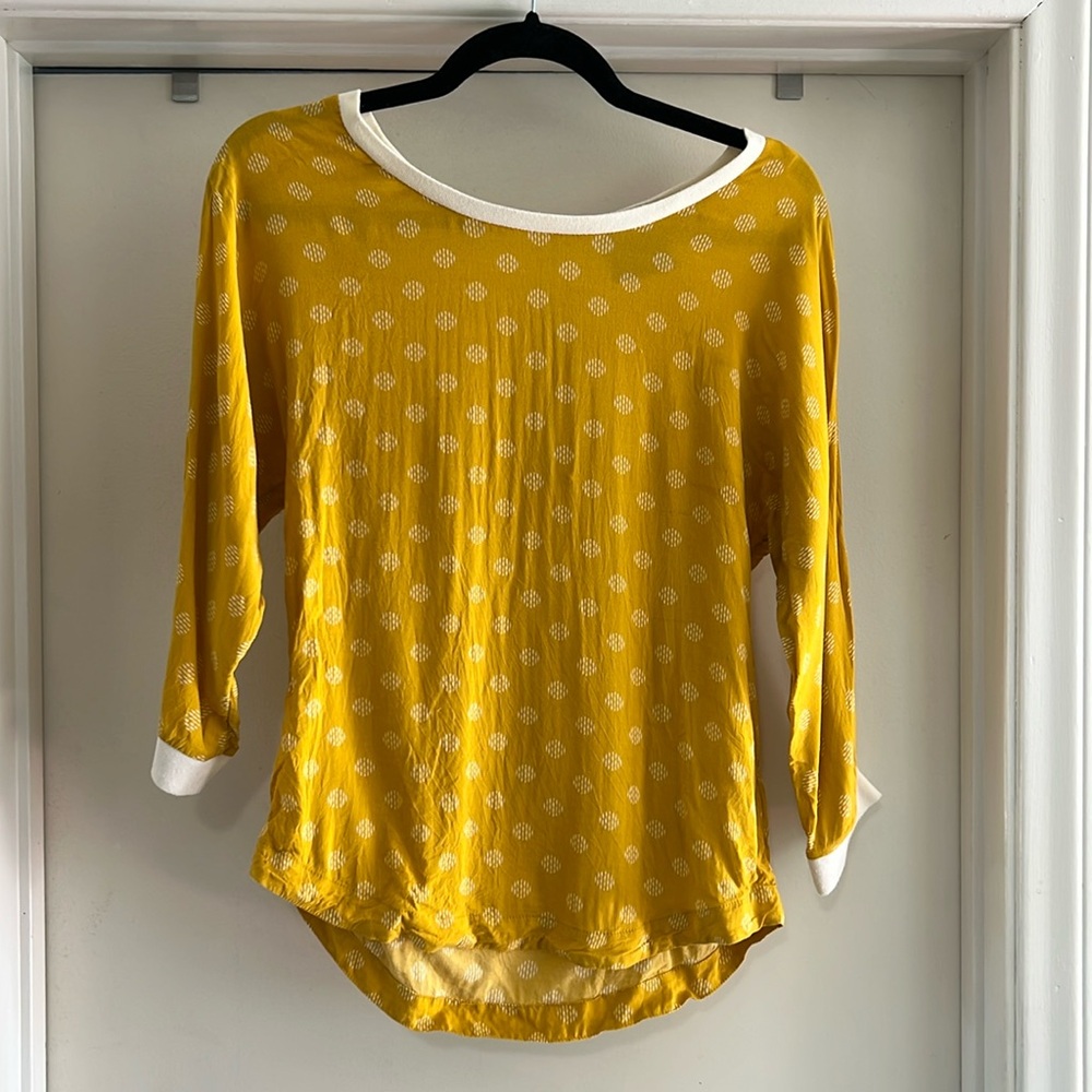 Maeve blouse with back zipper detail. Yellow. Size 2.